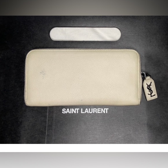 Saint Laurent Beige and Black wallet with gunmetal wristlet chain. - Picture 3 of 12